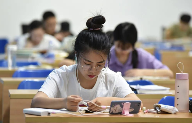 成績(jì)單翻譯需要做好哪些工作，翻譯成績(jì)單翻譯公司怎么收費的？