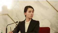 兩會(huì )女神翻譯又賣(mài)萌！揭秘兩會(huì )高翻怎樣煉成？